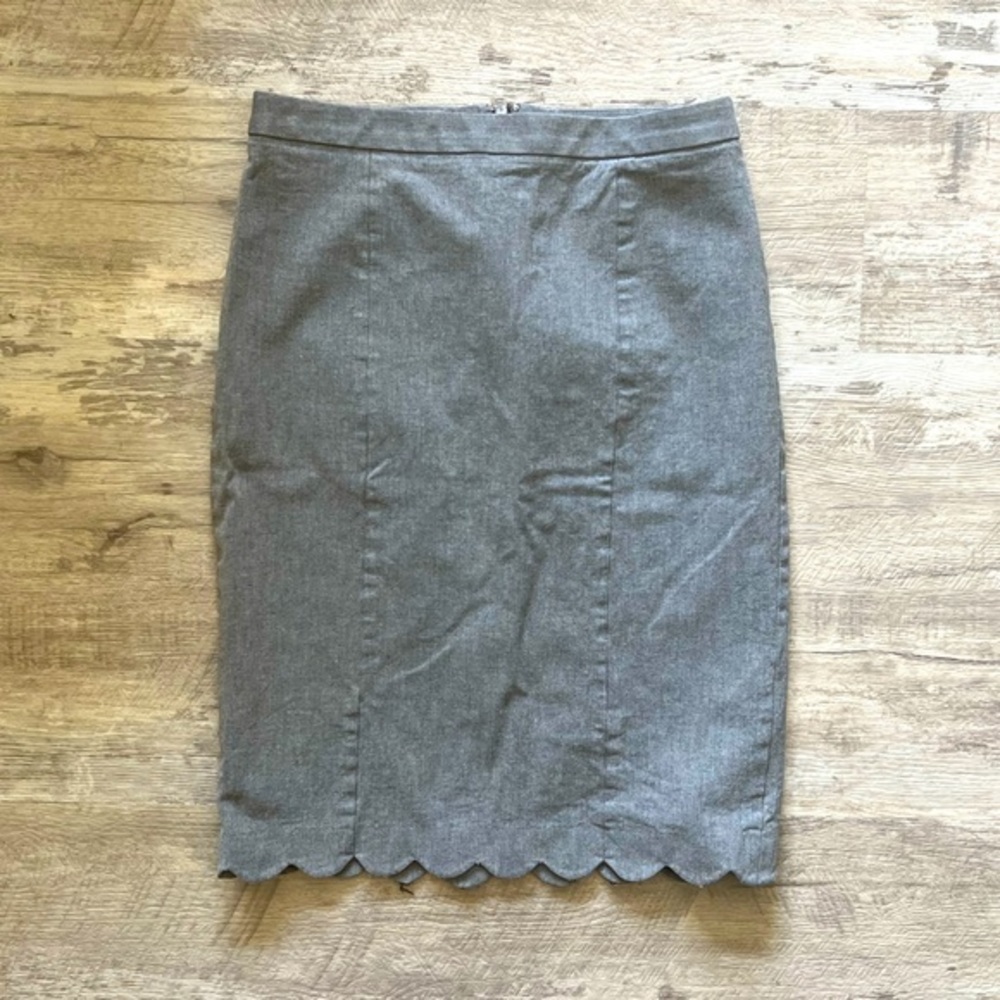 Banana Republic grey scalloped pencil skirt